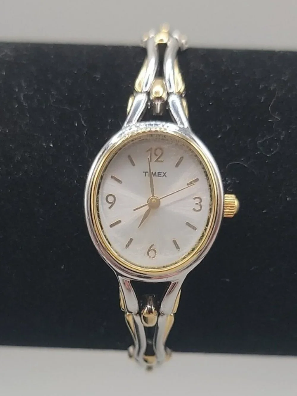 Vintage Timex Women's Two-Tone Watch N5 6.5